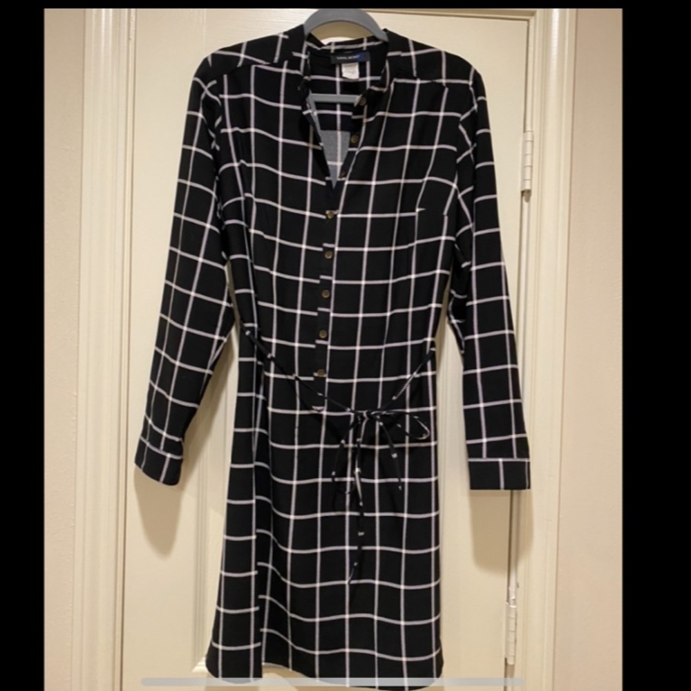Women’s dress by Level 8 size large. Long sleeves. Black & white